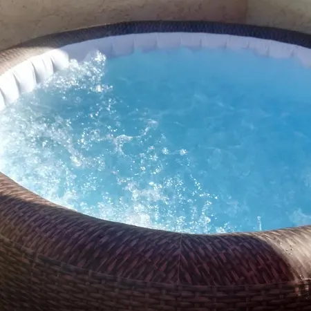 Mas De La Coucourde Bed & Breakfast Paluds de Noves