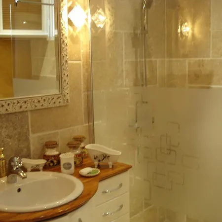 Bed & Breakfast Mas De La Coucourde