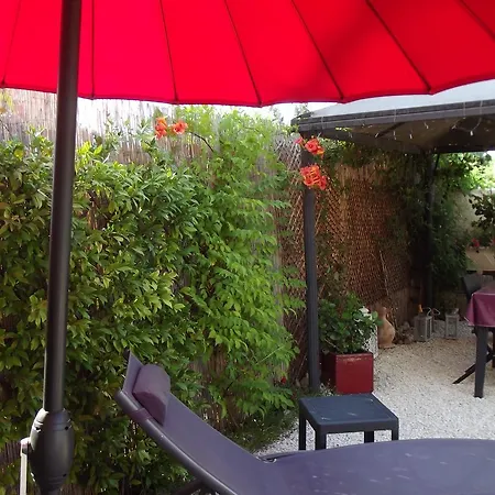 Mas De La Coucourde Bed & Breakfast